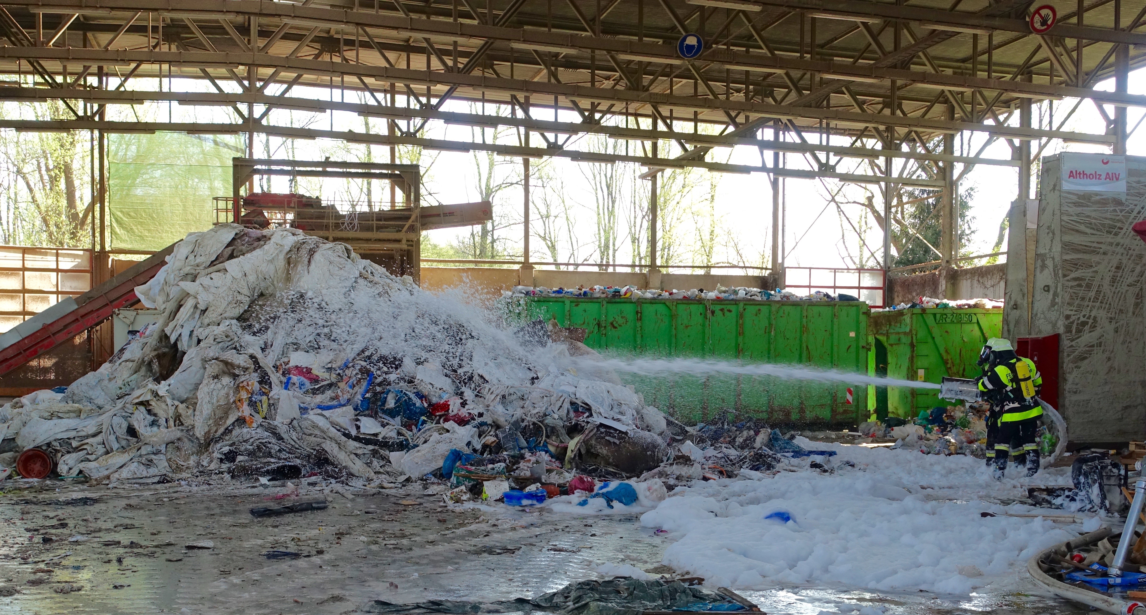 0422 Brand Wertstoffhof