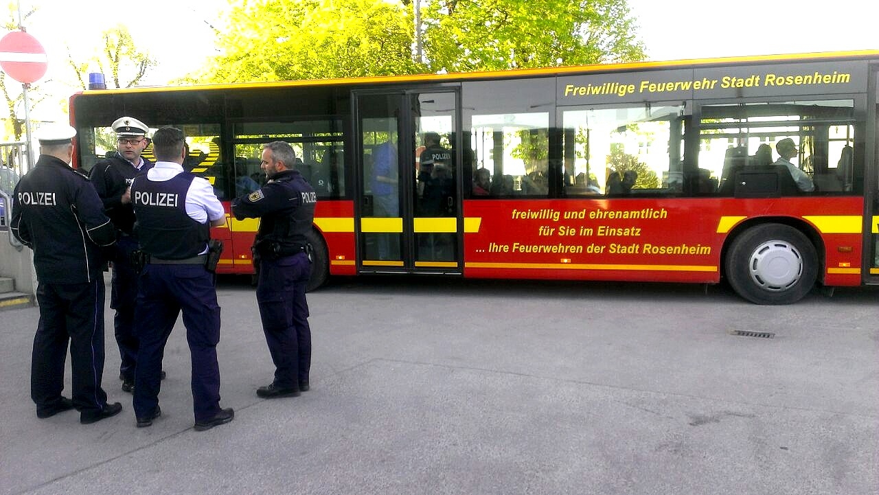 0422 Feuerwehrbus BuPol