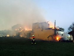 1002 Vollbrand Bauernhof